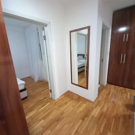 Apartment Twins *